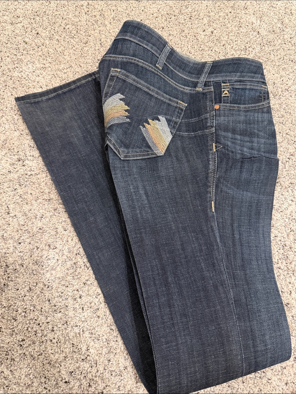 Ariat Women's Straight Jeans with Subtle Pocket Embroidery